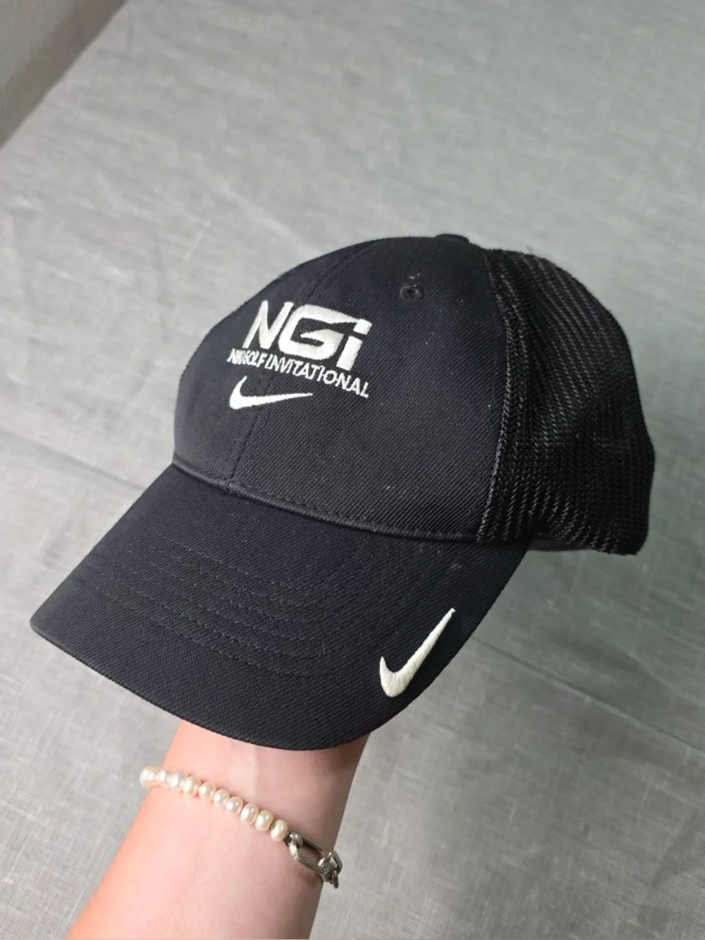 Nike Golf Invitational NGI Flexfit Mesh Hat Black Fitted Trucker Cap M/L